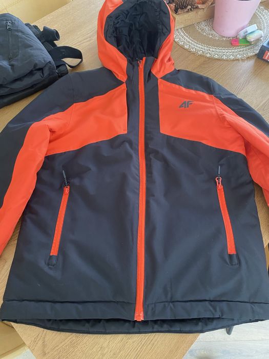 Geaca si pantaloni de schi 4F - mărime 164 (vârstă 11-13 ani)