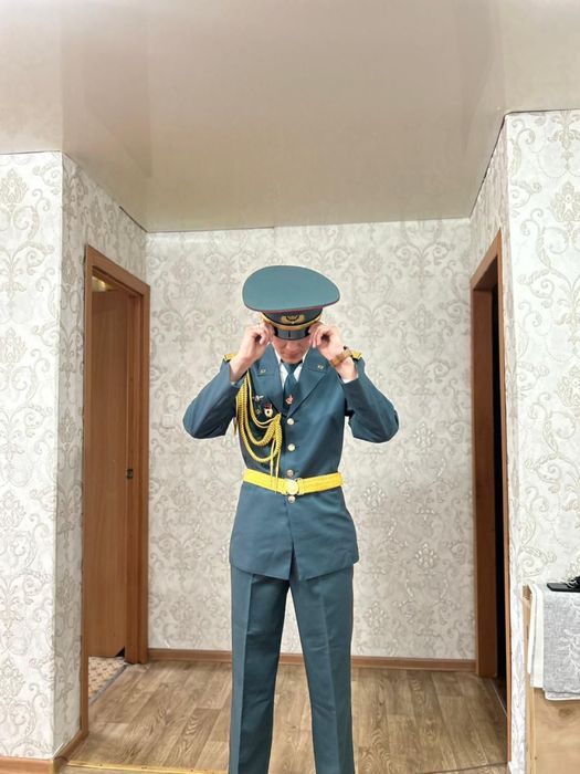 Продам парадный костюм.