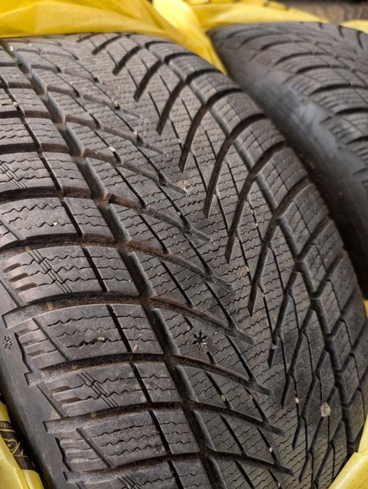 Продавам зимни гуми good year ultra grip 3 225/45/17