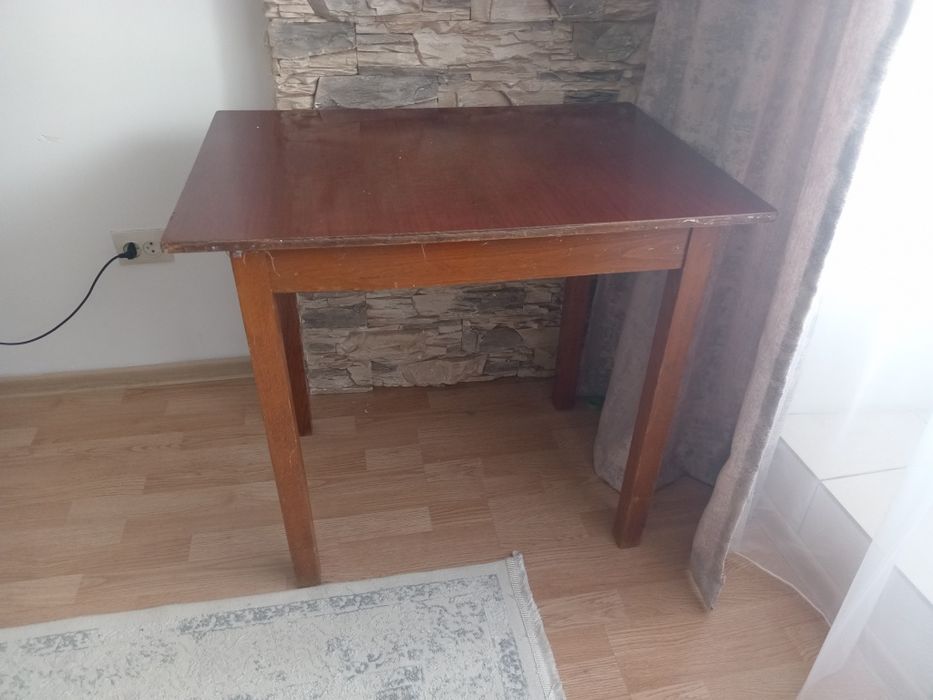 Стол детский, дерево