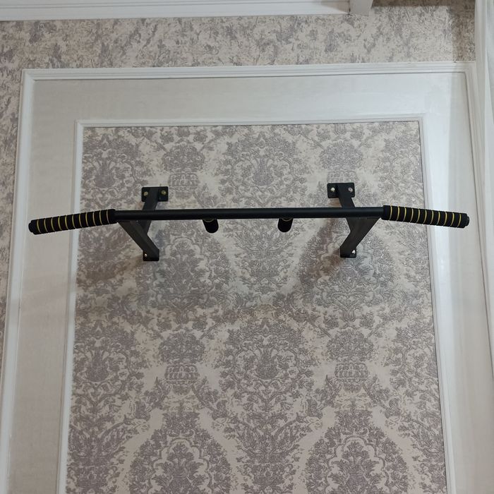 Турник настенный