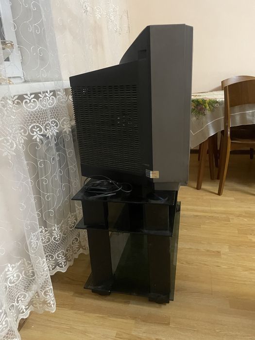 Телевизор с подставкой