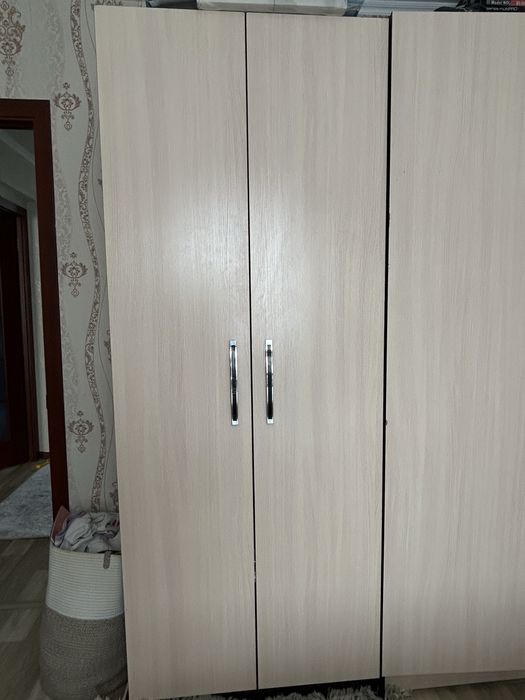 Продам шкаф, кровать, комод