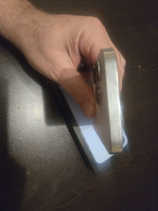 Продавам Iphone 13 pro 128 gb