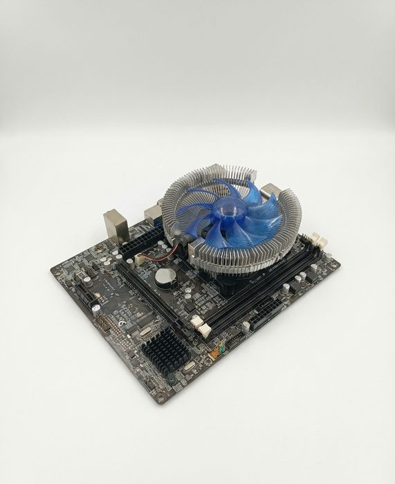 Материнская плата lga 1366