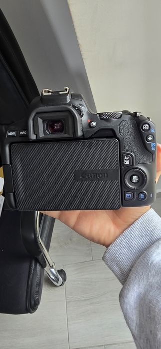 Canon 250D EF-S18-55IS STM