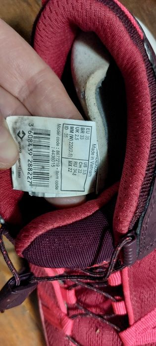 Vând pachet cu: pantofi/ adidas tracking, role, mănuşi, fetită,7- 8 an