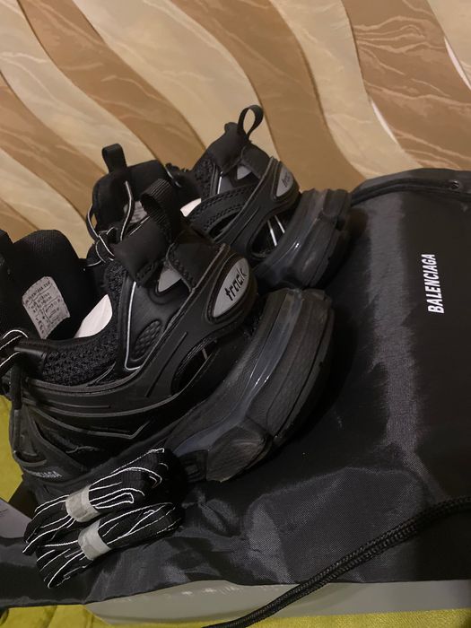 Balenciaga track