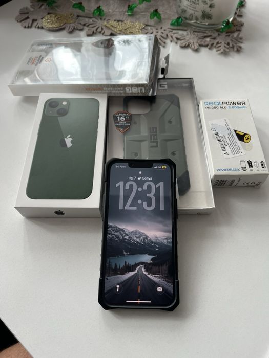 Продавам iPhone 13 green