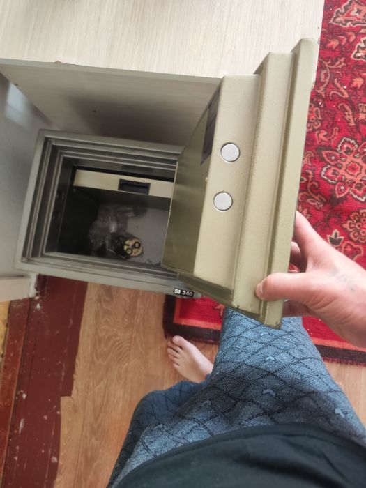 Бу сейф роботает только с ключа