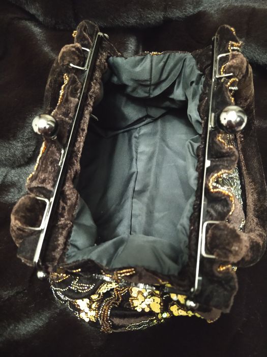 Sumka qo'l mehnati ishlangan