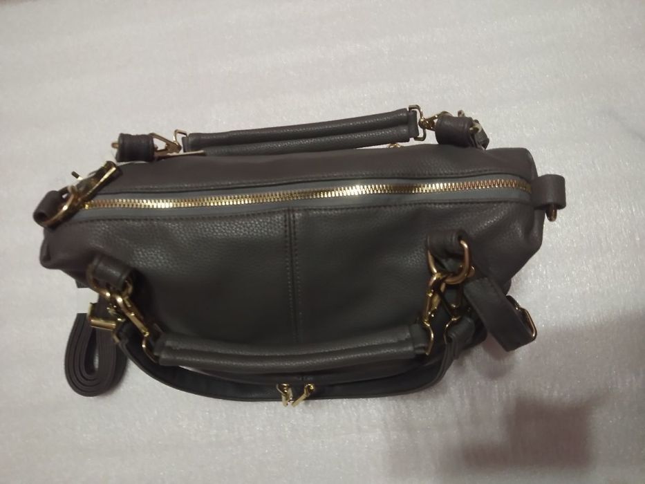 Новая сумка очень красивая большая чистая кожа