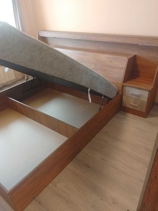 Спалня + шкафчета и повдигащ механизъм