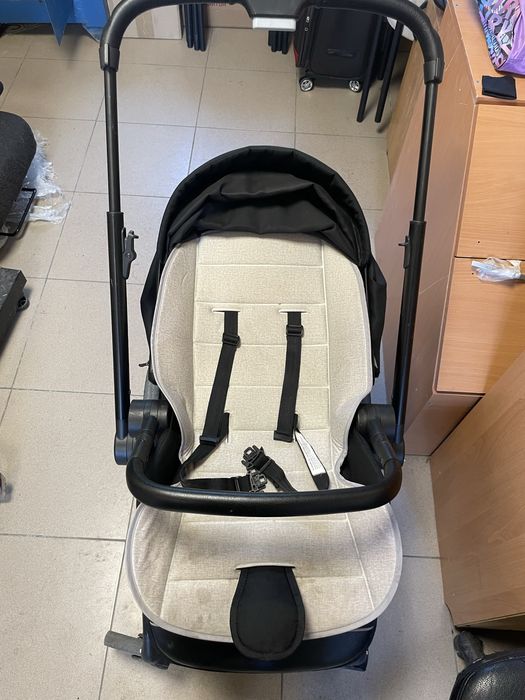 Детская прогулочная коляска