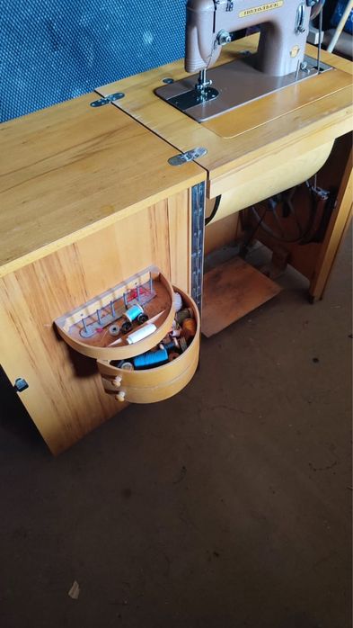 Швейная машинка ножная.