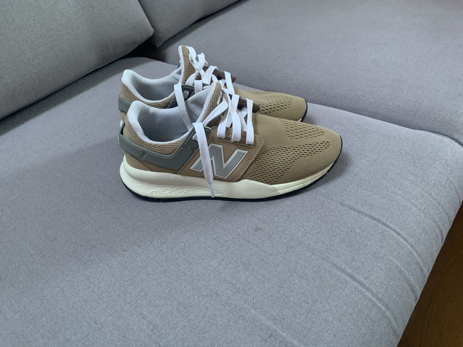 Adidasi New Balance 247