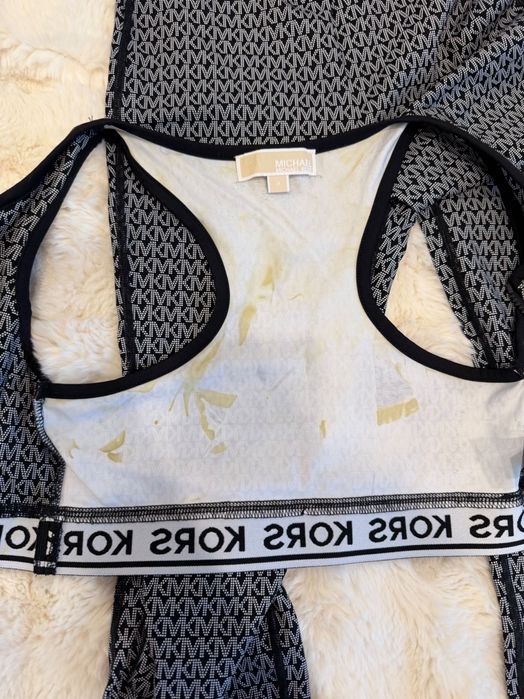 Оригинален дамски комплект Michael Kors – лосини и топ.