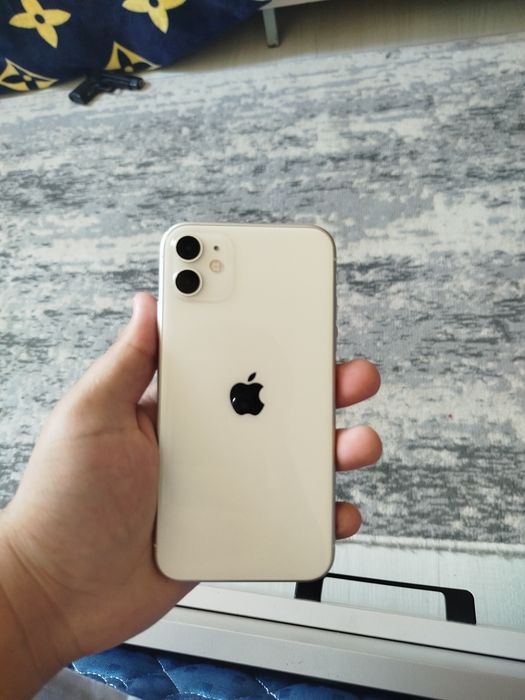 Iphone 11.        .