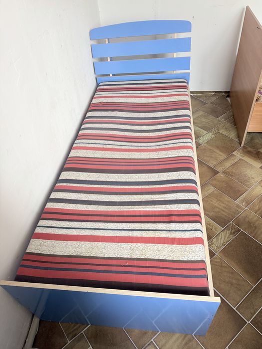 Кровать в хорошем состоянии