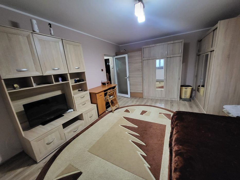 Închiriez apartament
