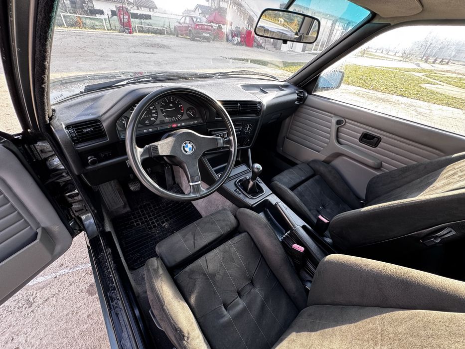 Bmw ursulet 1990 in doua usi