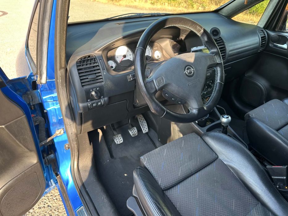 Opel Zafira OPC