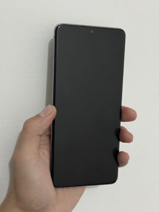 Samsung s20+ 5g  12 /256 Hech qanday qirilgan chaqa joylari yoq .