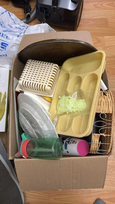 Разные посуды, кухонные принадлежности бесплатно нуждающимся