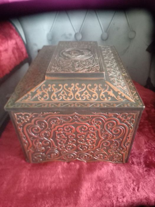 Продаю старинную шкатулку .