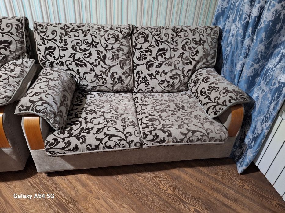 Диван и софа в хорошем состоянии