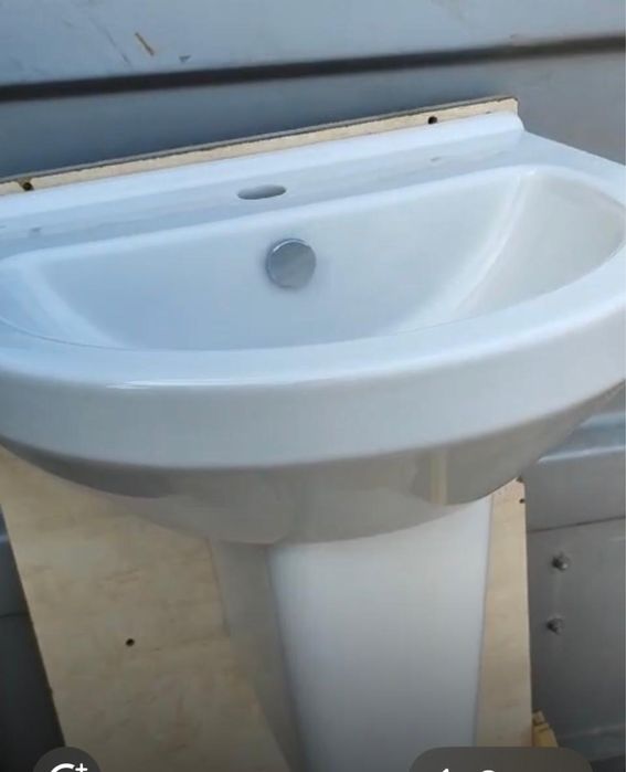 Продам умывальники керамические