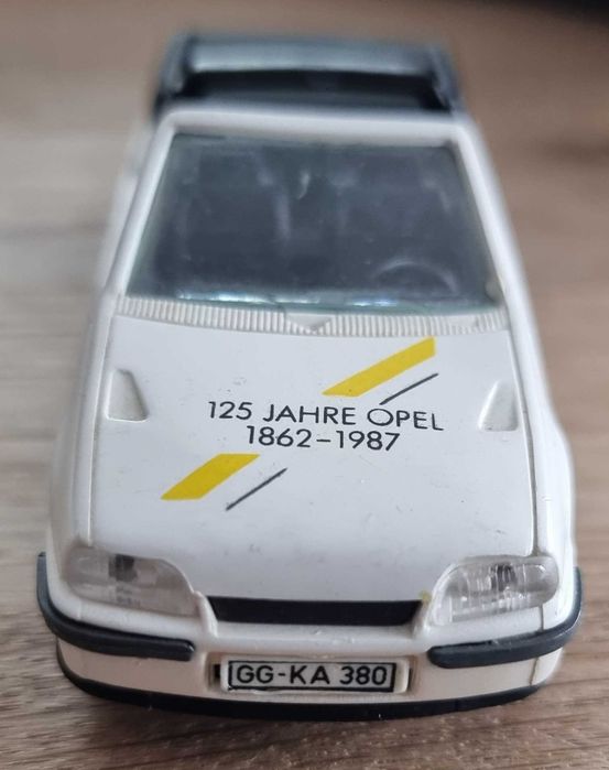 Se vinde machetă Opel kadett Gama model