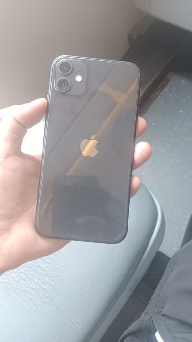 iPhone 11.       .
