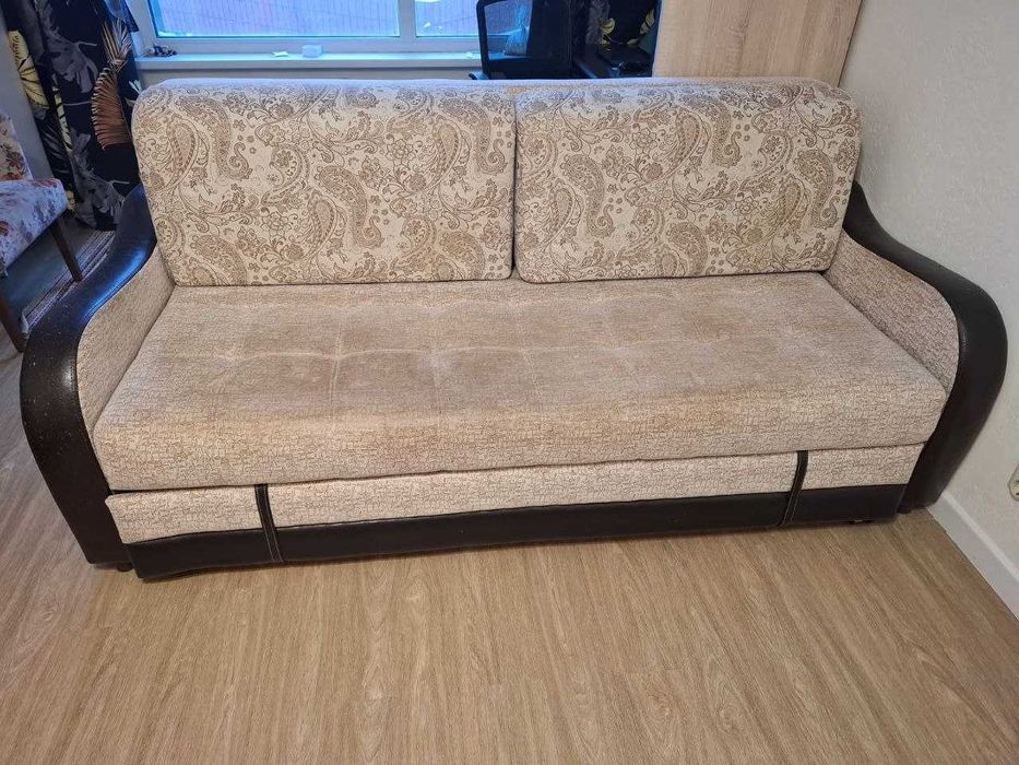 Продам диван бу вместительный, большой
