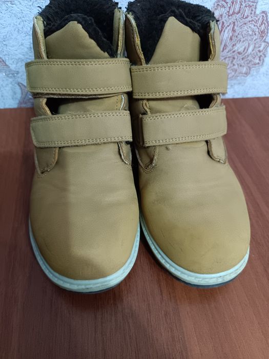 Продам осенние ботинки на мальчика