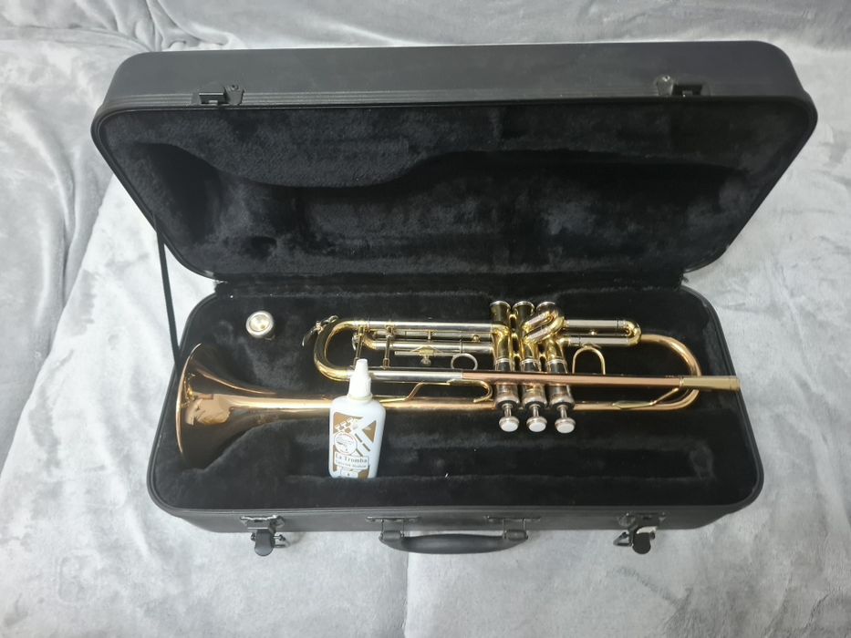 Vind trompeta din alama tonaltate Sib