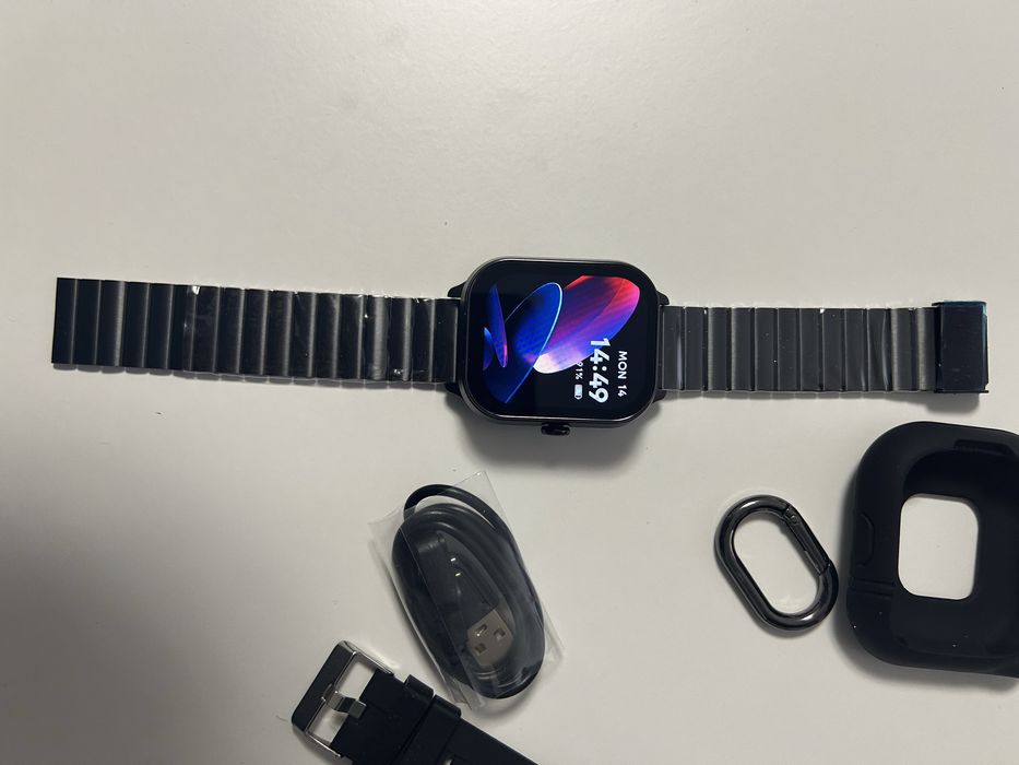 Smartwatch cu casti incorporate, autonomie mare, notificari aplicatii