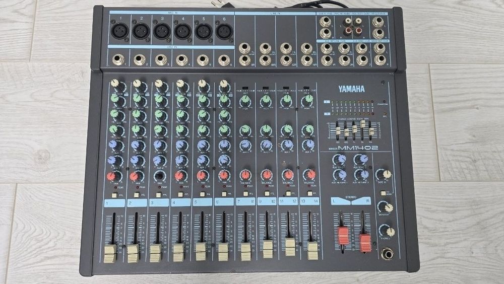 Mixer Yamaha MM1402