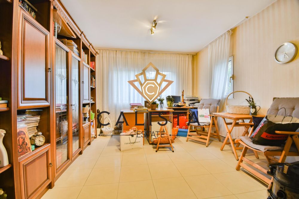 Дава се под наем Къща в София, Надежда 2 - 300 кв.м за 1785 € - Снимка #2