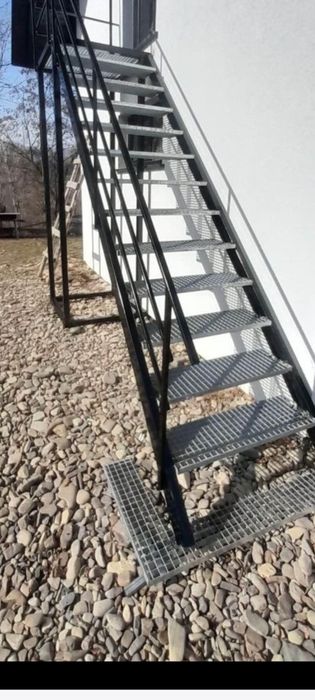 Scari zincate pe comanda și trepte pro