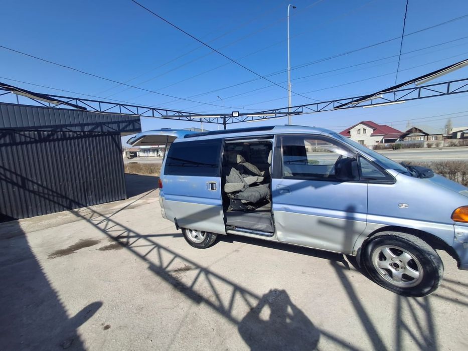 Делика срочна продаётся на ходу машина