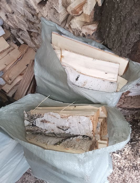 Дрова колотые в мешках