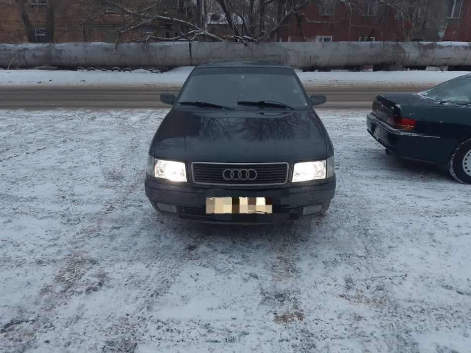 Продам фары Ауди 100с4