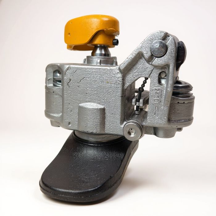 Палетна количка 3т за скари и английски палета