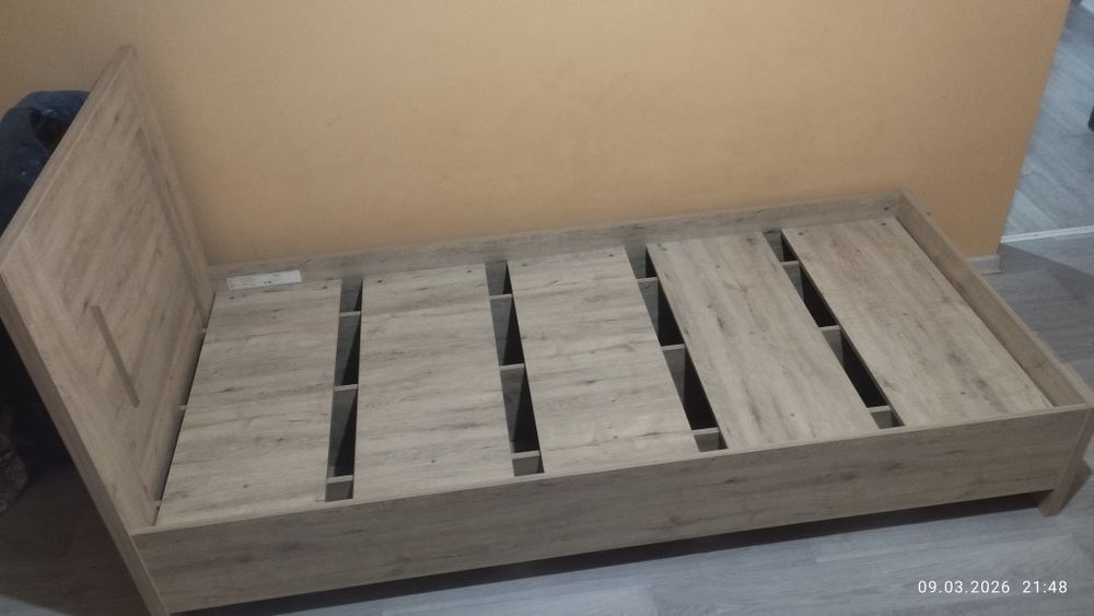 Кровать бежевая 2м*90см