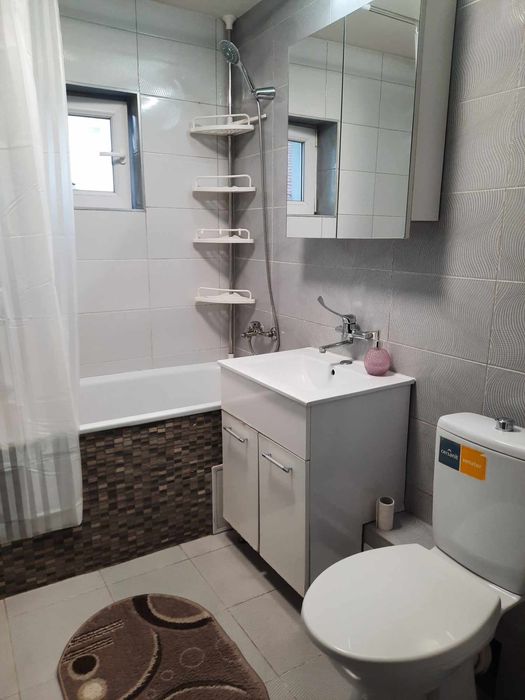 Inchiriez apartament 4 camere zona centrala