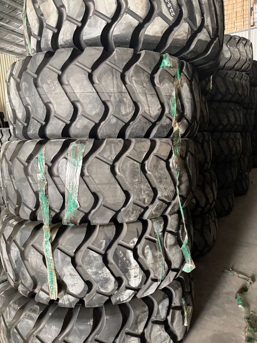 Погрузчики шины 23.5-23 (3 куба)