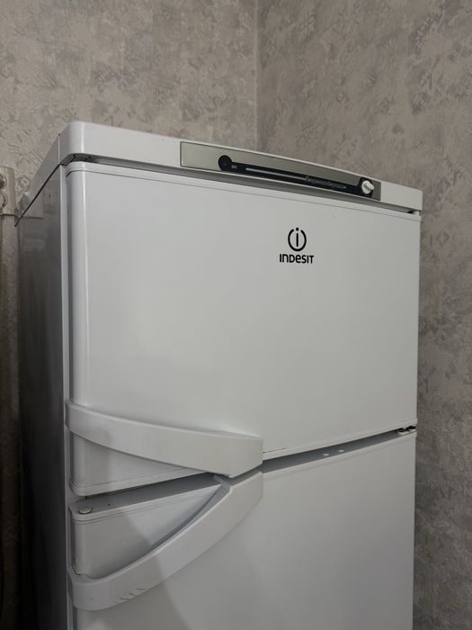 Холодильник Indesit