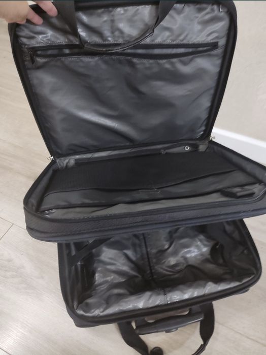 Продам чемодан Samsonite  . Размеры д 40, в 37, ш 18.