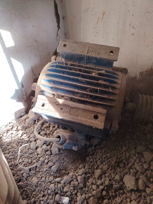 Elektr  asinxron dvigatel 3 fazali sotiladi